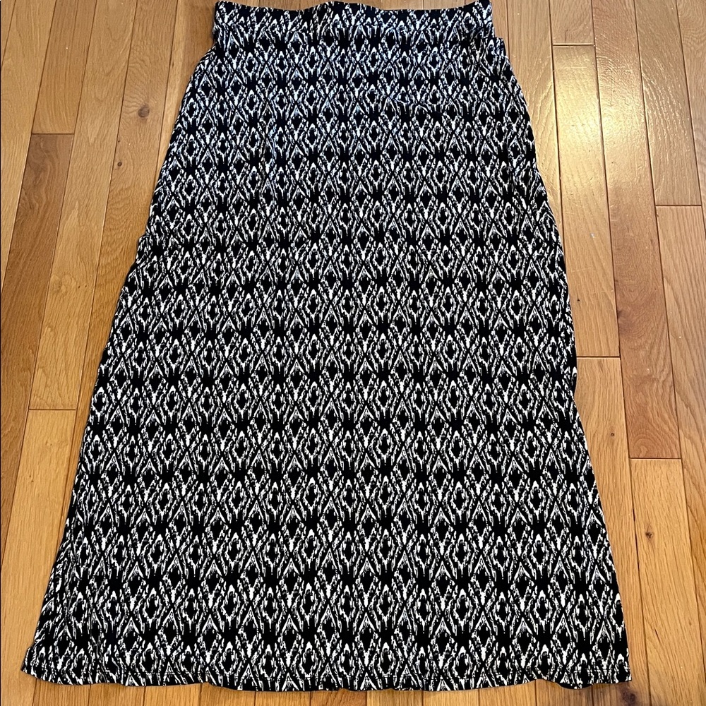 Dalia black and white patterned skirt